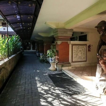 Legian Beach Hotel Kuta  Bagian luar foto